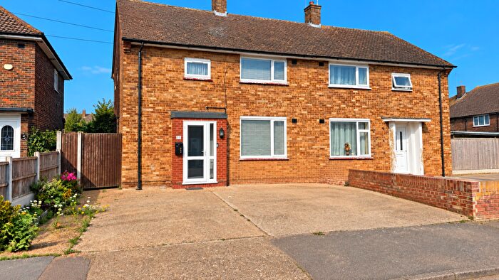 3 Bedroom Semi-Detached House For Sale In Tamar Drive, Aveley, RM15