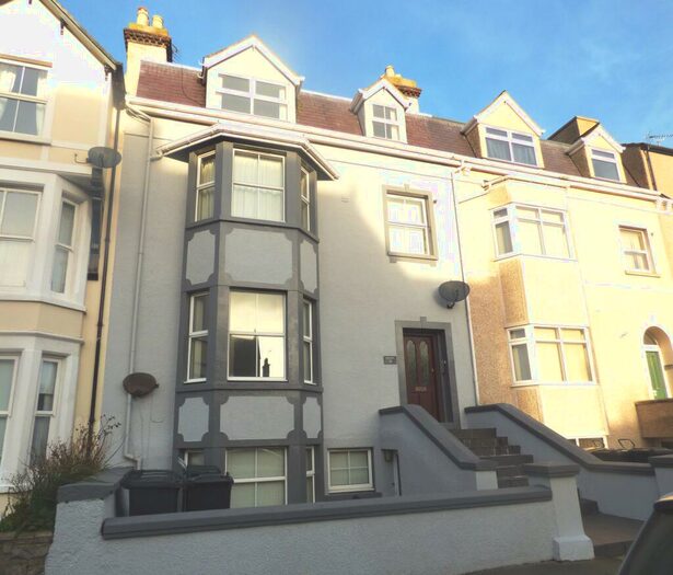 2 Bedroom Apartment To Rent In Lloyd Street, Llandundo, LL30