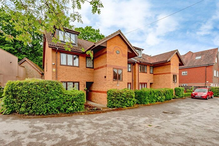 1 Bedroom Flat For Sale In Holmesdale Road, Reigate, RH2
