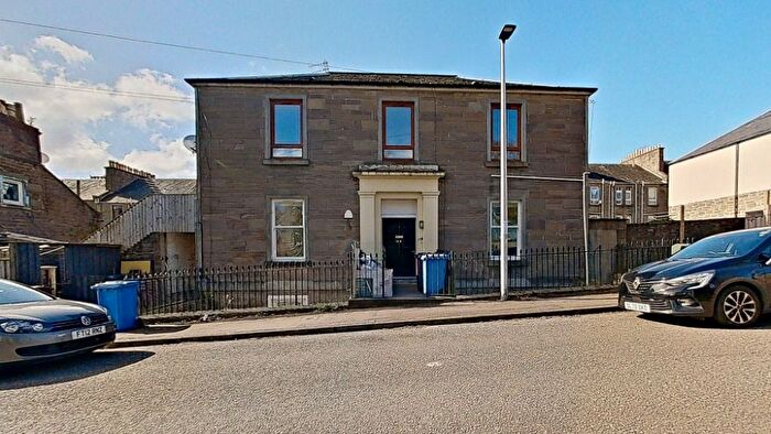 3 Bedroom Flat To Rent In Fleuchar Street, West End, Dundee, DD2