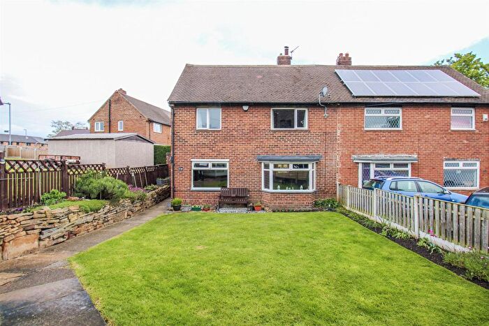 3 Bedroom Semi-Detached House For Sale In Walnut Lane, Dewsbury, WF12