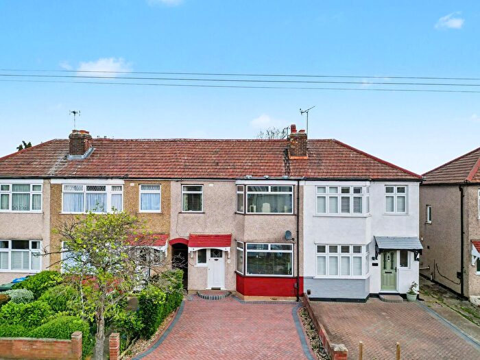 3 Bedroom Property For Sale In Chailey Avenue, Enfield, EN1