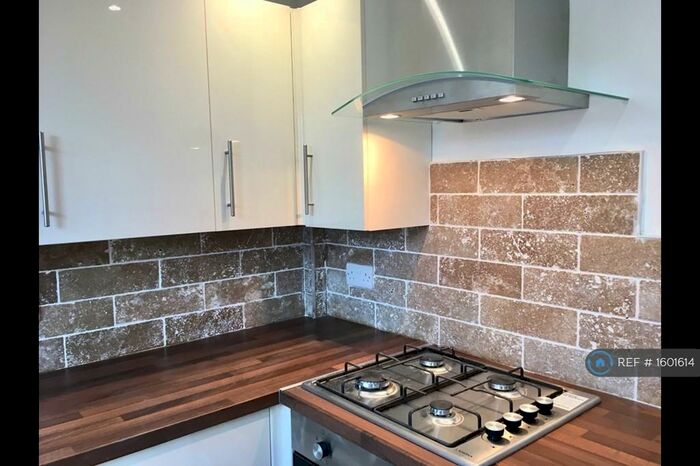 2 Bedroom Flat To Rent In Kendal Court, West Bridgford, Nottingham, NG2