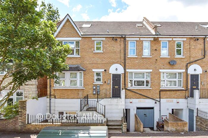 1 Bedroom Apartment For Sale In Whitney Road, Leyton, E10