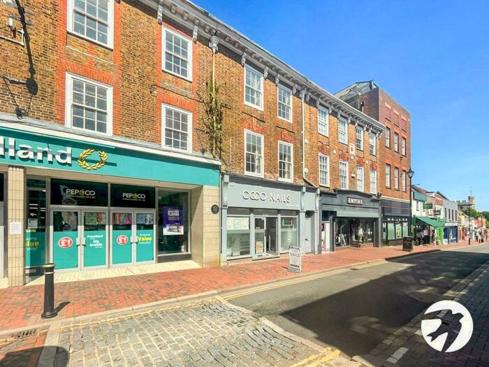 1 Bedroom Flat To Rent In High Street, Sittingbourne, Kent, ME10