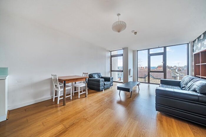 2 Bedroom Flat To Rent In Annandale Road, Greenwich, London, SE10