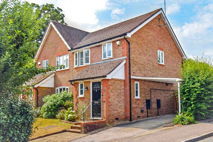 3 Bedroom Semi Detached House For Sale In The Paddocks, Sevenoaks, TN13