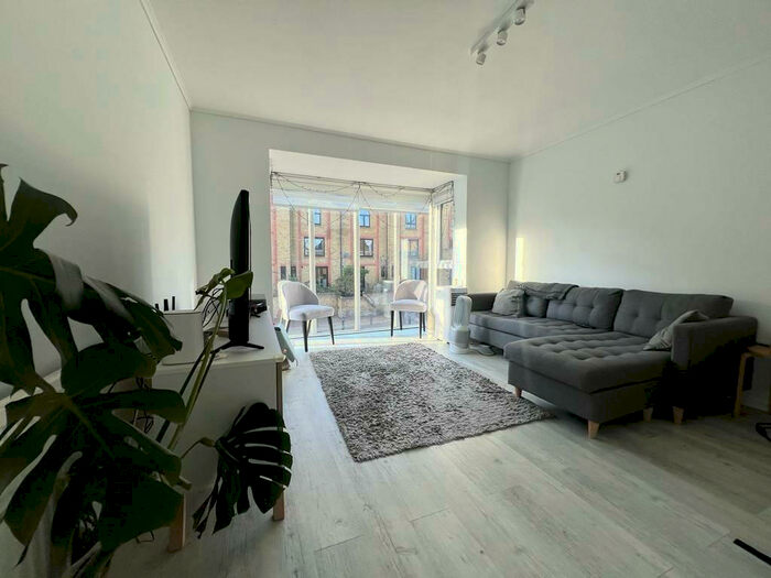 2 Bedroom Apartment To Rent In Waterman Way, London, E1W