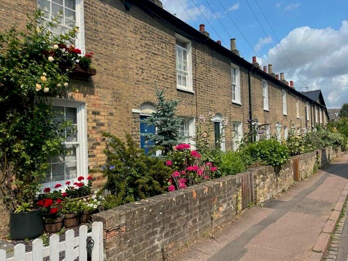 2 Bedroom Flat To Rent In Eden Street, Cambridge, CB1