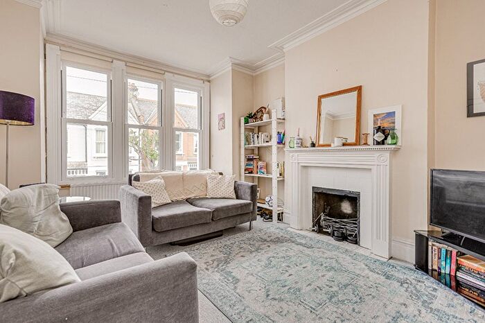 2 Bedroom Maisonette To Rent In Lynn Road, Clapham, SW12