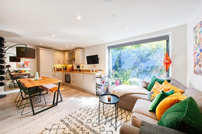 1 Bedroom Maisonette To Rent In High Street, Hampton Wick, KT1