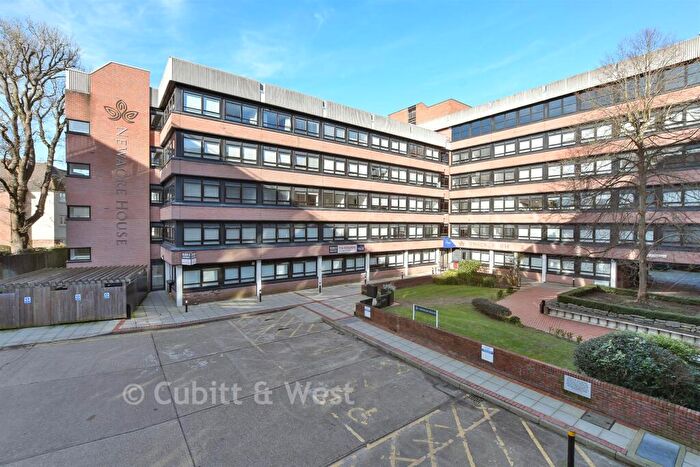 1 Bedroom Apartment For Sale In Wood Street, East Grinstead, West Sussex, RH19