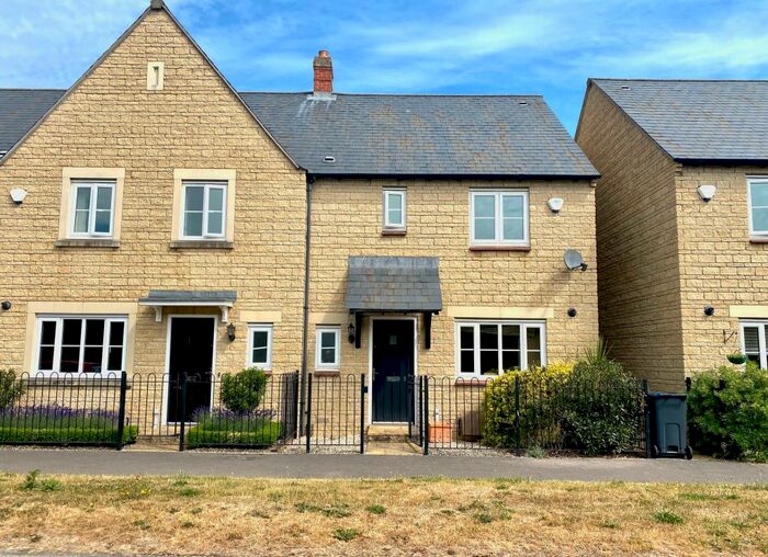 3 Bedroom End Of Terrace House To Rent In Fritillary Mews, Ducklington, OX29