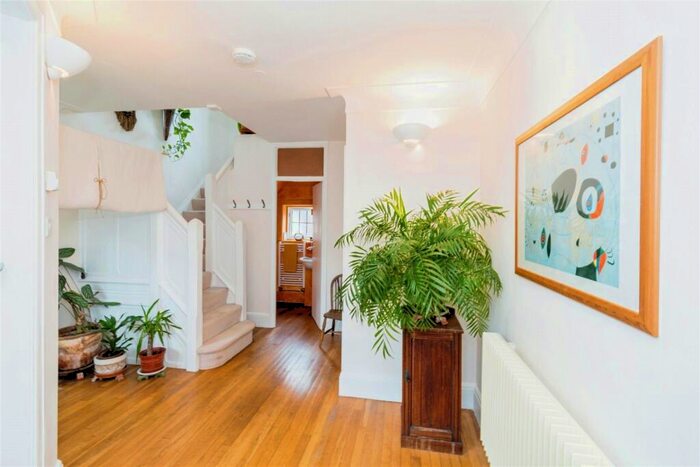 4 Bedroom Detached House For Sale In Bassett Close, Bassett, Southampton, Hampshire, SO16