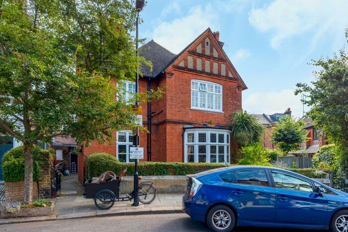 1 Bedroom Flat To Rent In Macroom Road, London, W9