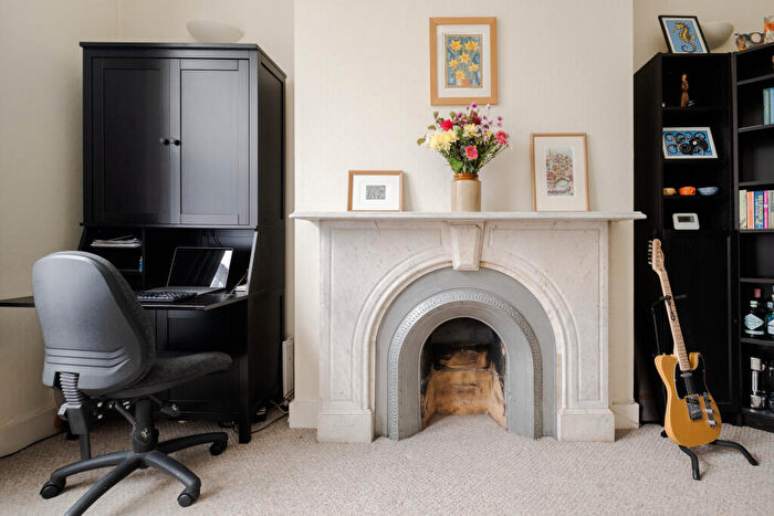 1 Bedroom Flat For Sale In Florence Road, London, N4