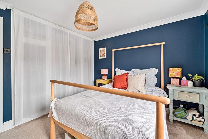 3 Bedroom Semi-Detached House For Sale In Weir Road, Hampshire, RG27