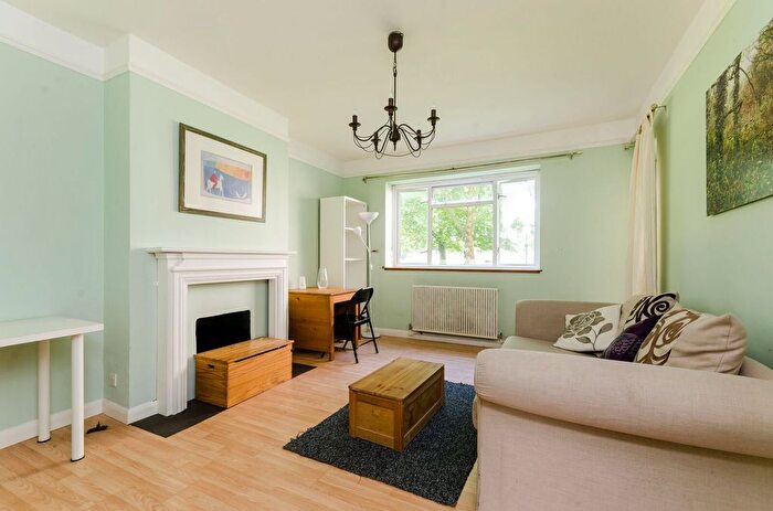 3 Bedroom Flat For Sale In Broomhouse Lane, Parsons Green, London, SW6