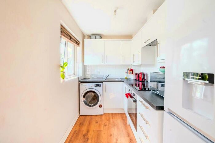 1 Bedroom Flat To Rent In Winders Road, Battersea, London, SW11