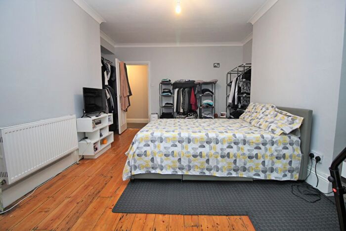 2 Bedroom Flat For Sale In Tisbury Road, Hove, BN3