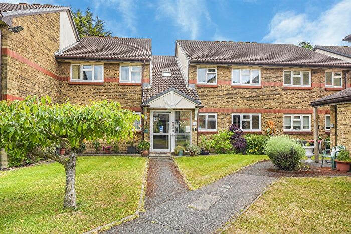 2 Bedroom Flat For Sale In Chelwood Close, Chingford, E4