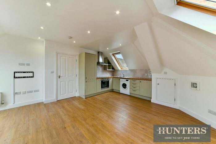 1 Bedroom Flat To Rent In New Road, Hounslow, TW3