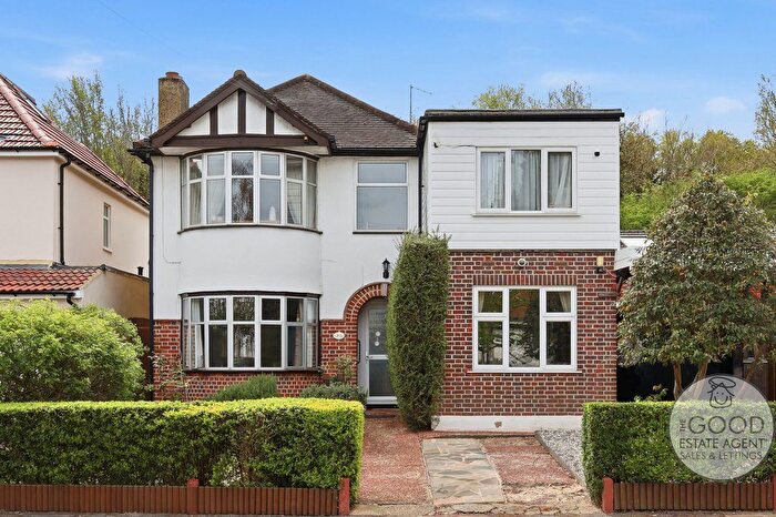 4 Bedroom Detached House For Sale In Hillyfields, Loughton, IG10