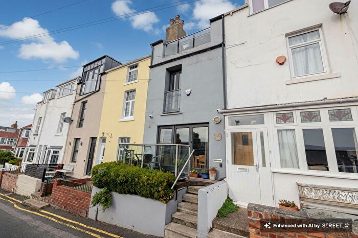3 Bedroom Cottage For Sale In Castle Terrace, Scarborough, YO11