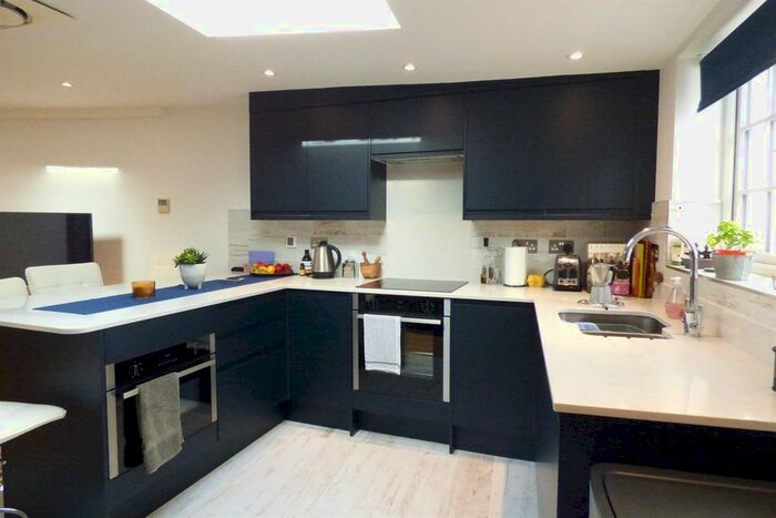 2 Bedroom Semi-Detached House To Rent In Duck Lane, Midhurst, GU29