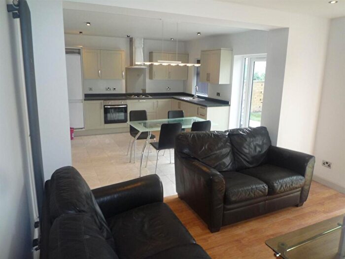 1 Bedroom Private Hall To Rent In West View Road, Northenden, M22