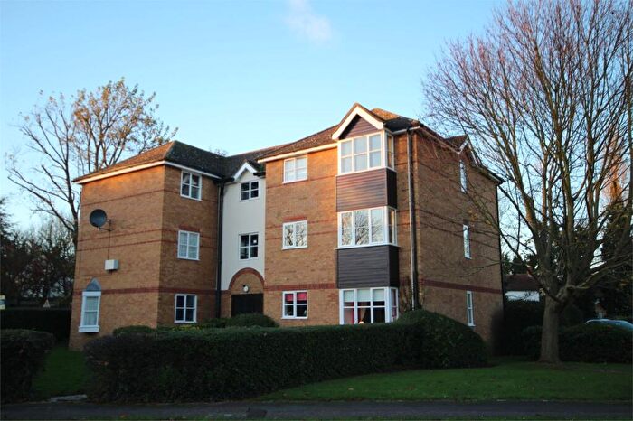 2 Bedroom Flat For Sale In Chagny Close, Letchworth, SG6