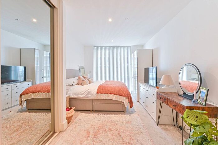 2 Bedroom Flat To Rent In Naval House, Woolwich, London, SE18