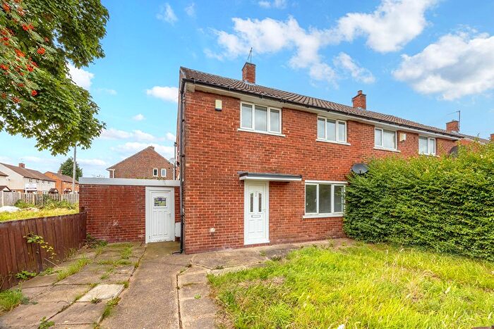 3 Bedroom Semi-Detached House To Rent In Beeston Square, Barnsley, S71