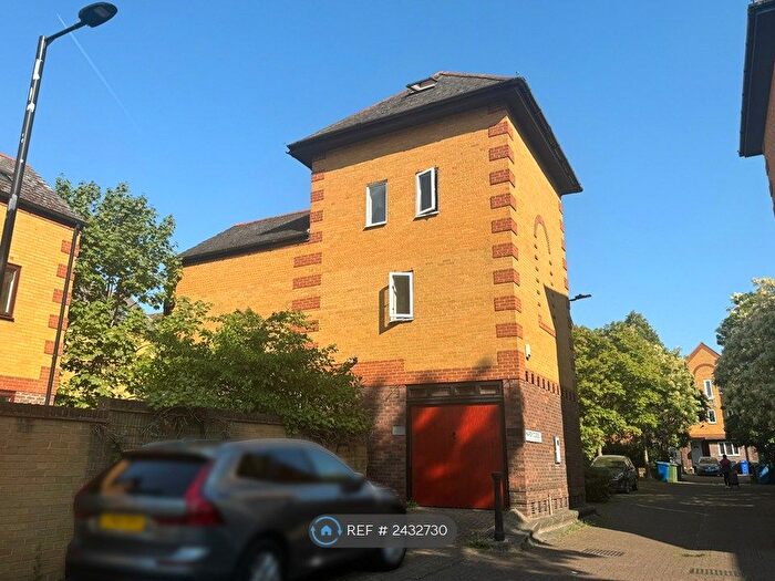 4 Bedroom Detached House To Rent In Middleton Drive, London, SE16