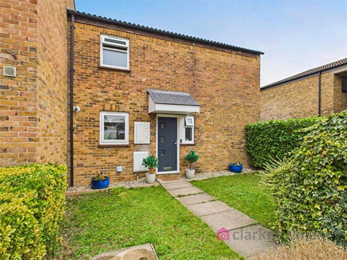 3 Bedroom End Of Terrace House For Sale In Hull Grove, Harlow, CM19