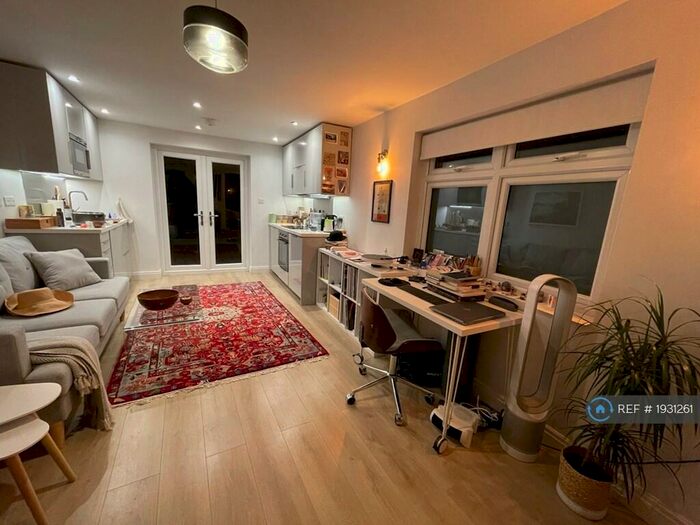 1 Bedroom Terraced House To Rent In Glenthorne Road, London, N11