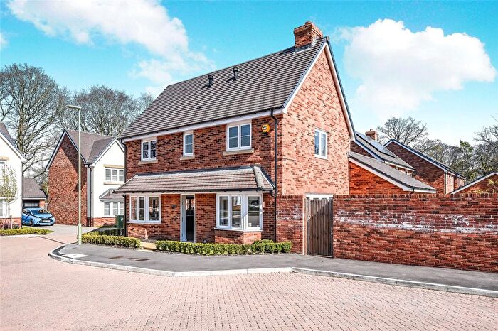 3 Bedroom Detached House For Sale In Dartford Rise, Farnborough, Hampshire, GU14