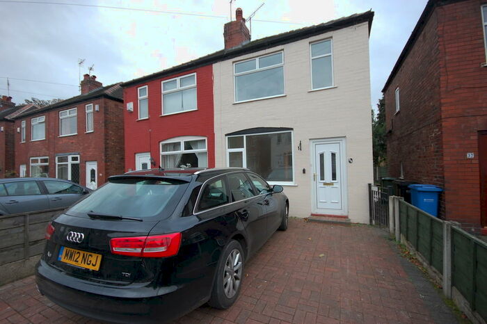2 Bedroom Semi-Detached House To Rent In Clovelly Road, Offerton, SK2