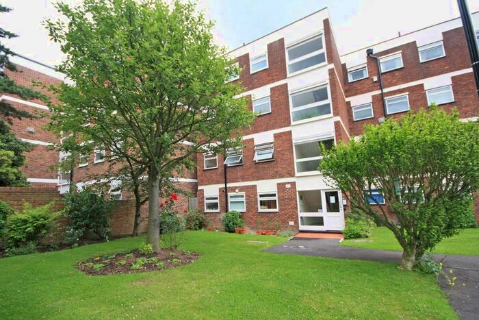 2 Bedroom Flat To Rent In Oak Tree Close, London, W5