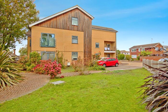 2 Bedroom Flat For Sale In Barnstaple Road, Thorpe Bay, Essex, SS1