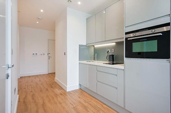 Studio To Rent In West Gate, Ealing, W5