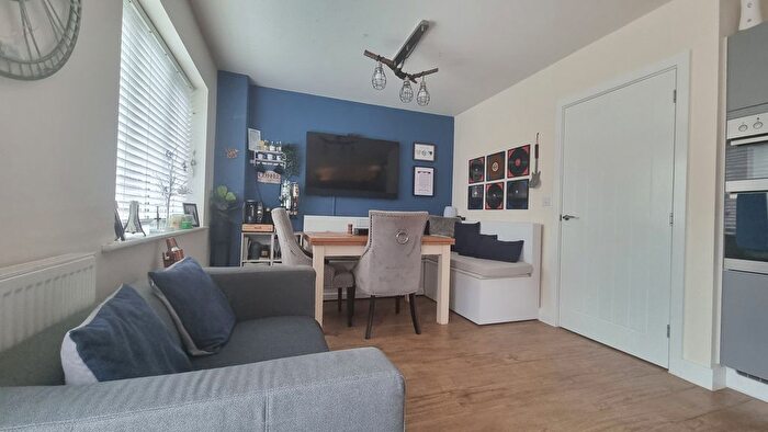 4 Bedroom Detached House For Sale In Moorhen Grove, Southam, CV47