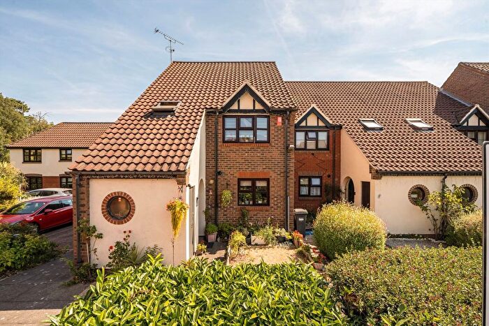 3 Bedroom Property For Sale In Beaumont Place, Isleworth, TW7