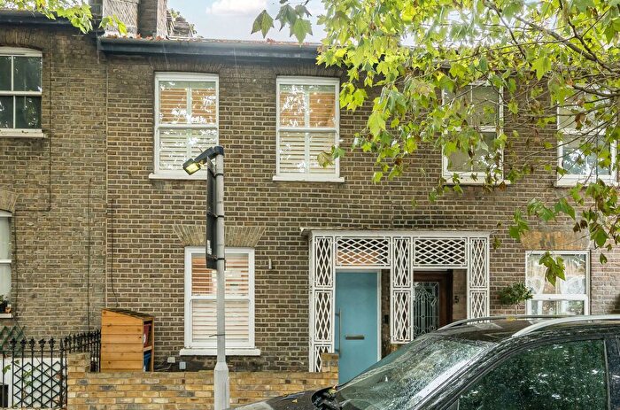 2 Bedroom Terraced House For Sale In Sutherland Road, London, W4