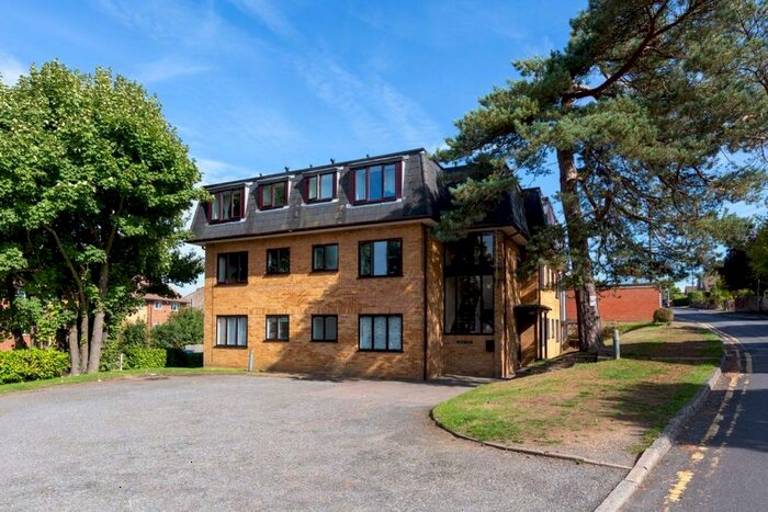 1 Bedroom Flat To Rent In Hillingdon Avenue, Sevenoaks, TN13