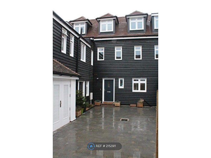 2 Bedroom Flat To Rent In Bakers Close, Aylesford, ME20