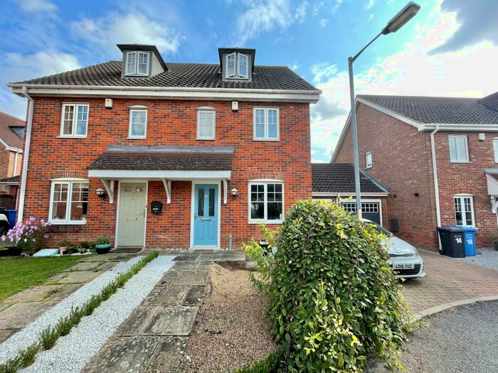 3 Bedroom Town House To Rent In Attelsey Way, Norwich, NR5