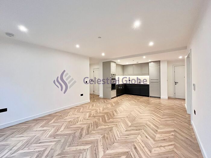 2 Bedroom Flat To Rent In Brook Street, Kingston Upon Thames, KT1