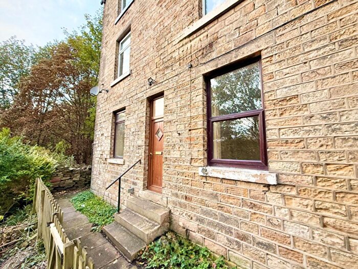 1 Bedroom Flat To Rent In Woodside Cottages, Milnsbridge, Huddersfield, West Yorkshire, HD3