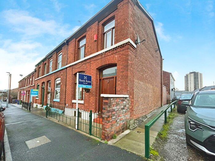 2 Bedroom End Of Terrace House For Sale In Norfolk Street, Hyde, Greater Manchester, SK14